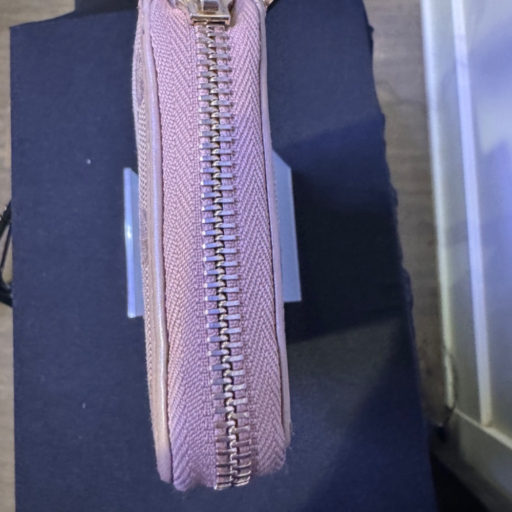 Gucci Zippy Long Wallet with Logo Charm - Picture 5 of 10